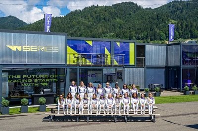 W SERIES' TOP EIGHT GO THROUGH TO 2022