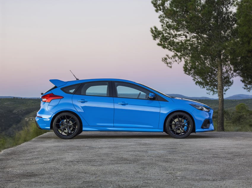 Aimee takes the Ford Focus RS for a spin at Valencia
